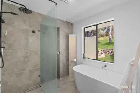 Property photo of 12 Saunders Drive Bonogin QLD 4213
