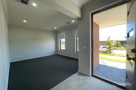Property photo of 8 Dugan Street Thornhill Park VIC 3335