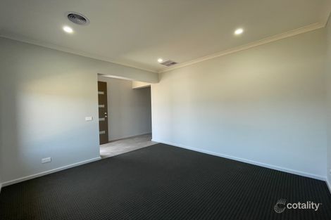 Property photo of 8 Dugan Street Thornhill Park VIC 3335