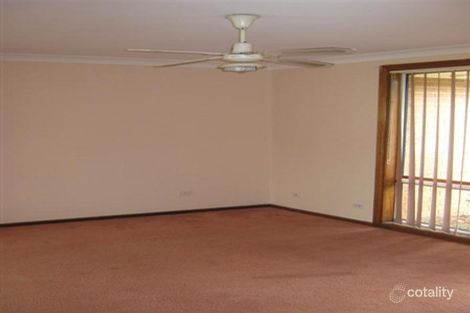 Property photo of 19 Marcellus Place Rosemeadow NSW 2560