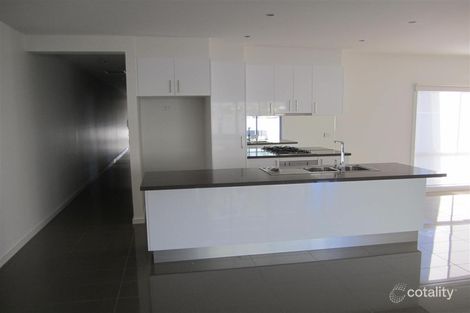 Property photo of 28 Hood Crescent Sunbury VIC 3429