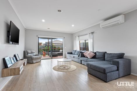 Property photo of 15 Miniata Way Manor Lakes VIC 3024