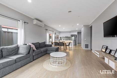 Property photo of 15 Miniata Way Manor Lakes VIC 3024
