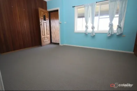 Property photo of 9 Mathoura Avenue Mount Austin NSW 2650