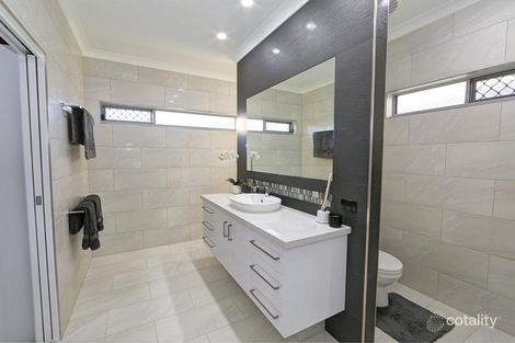 Property photo of 31 Sanctuary Drive Ashfield QLD 4670