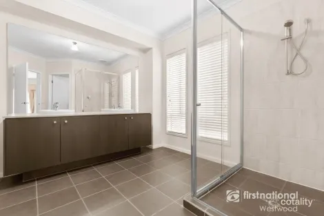Property photo of 5 Hyacinth Place Point Cook VIC 3030