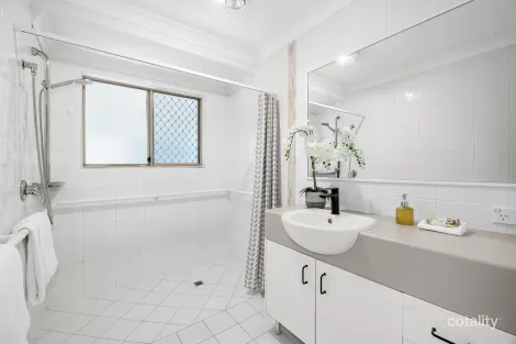 Property photo of 2/126 Amarina Avenue Mooloolaba QLD 4557