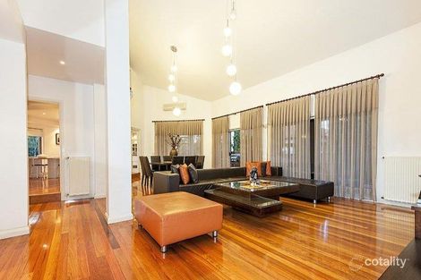 Property photo of 17 Dunlop Crescent Mill Park VIC 3082