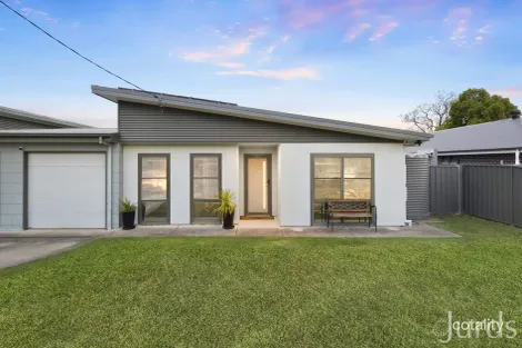 2/1 Elizabeth St, Cessnock, NSW 2325