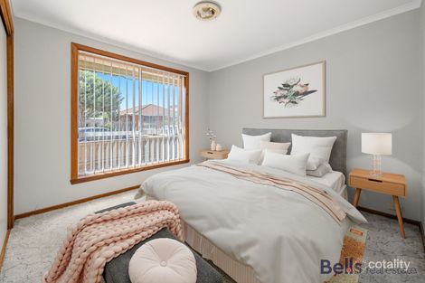 Property photo of 24 Paringa Drive St Albans VIC 3021