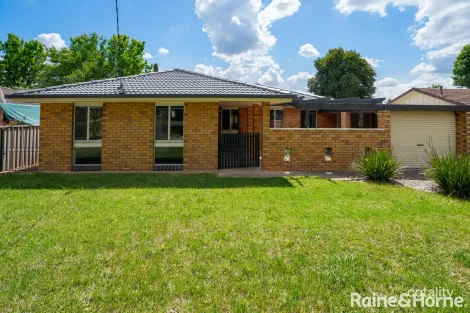 18 Main St, Lake Albert, NSW 2650