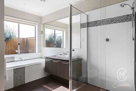 Property photo of 11 Trenino Drive Doreen VIC 3754