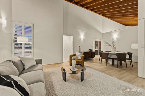 Property photo of 64 Oakleaf Street Eight Mile Plains QLD 4113