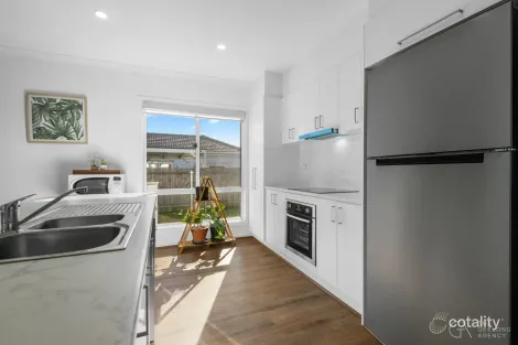 Property photo of 2/22 Fellmongers Road Breakwater VIC 3219