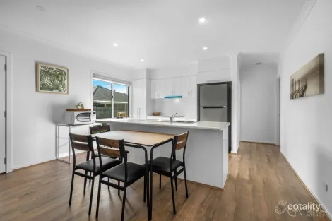 Property photo of 2/22 Fellmongers Road Breakwater VIC 3219