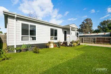 Property photo of 2/22 Fellmongers Road Breakwater VIC 3219