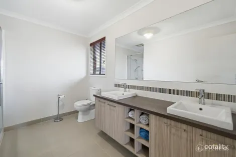 Property photo of 4 Hill Farm Drive Clyde VIC 3978