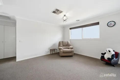 Property photo of 4 Hill Farm Drive Clyde VIC 3978