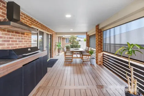 Property photo of 10 Darcy Drive Boorooma NSW 2650