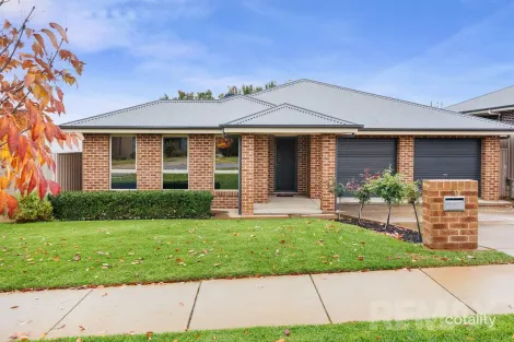 Property photo of 10 Darcy Drive Boorooma NSW 2650
