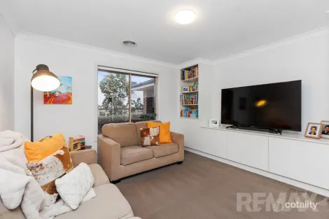Property photo of 10 Darcy Drive Boorooma NSW 2650