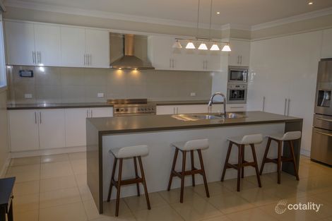 Property photo of 33 Gainsborough Avenue Lang Lang VIC 3984