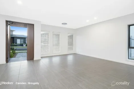 Property photo of 18 Haselgrove Street Gledswood Hills NSW 2557