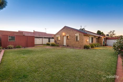 Property photo of 40 Cocoparra Crescent Taylors Lakes VIC 3038