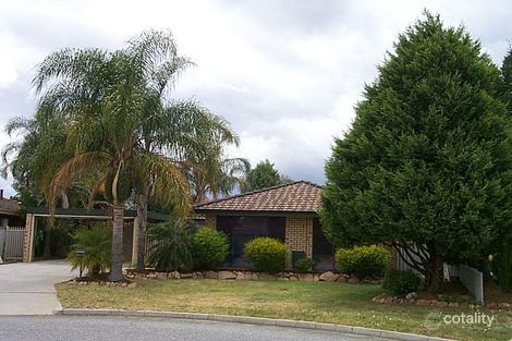 17 Symes Cl, Seville Grove, WA 6112