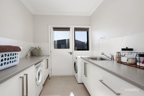 Property photo of 9 Gilchrist Court Stratford VIC 3862