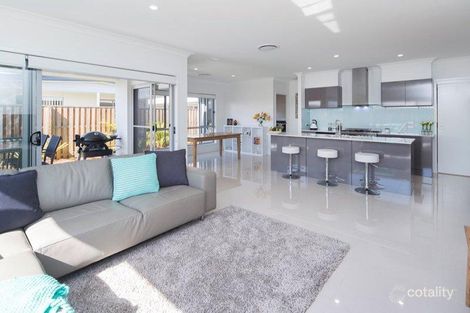 Property photo of 8 Keelson Crescent Hope Island QLD 4212