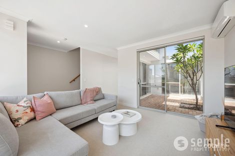 Property photo of 15 Turquoise Boulevard Treeby WA 6164