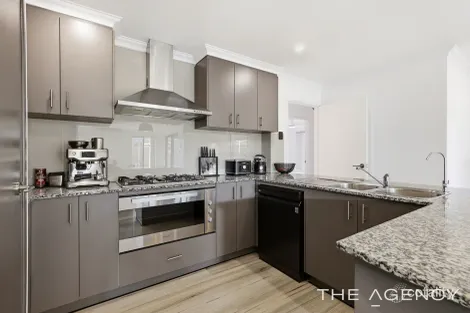 Property photo of 31 Welch Way Warnbro WA 6169