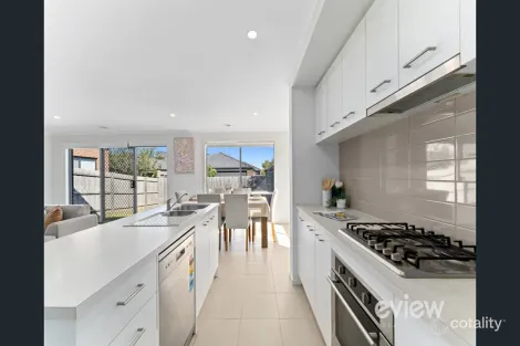 Property photo of 40 Indura Drive Werribee VIC 3030