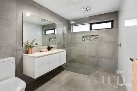 Property photo of 8 Cornwall Crescent Mount Martha VIC 3934