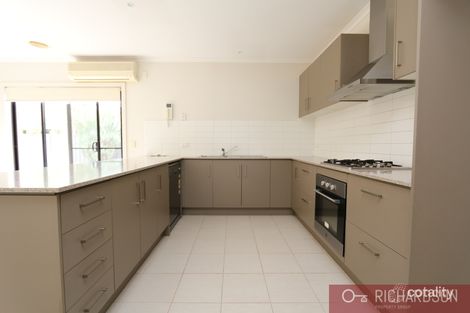 Property photo of 19 Mayesbrook Road Manor Lakes VIC 3024
