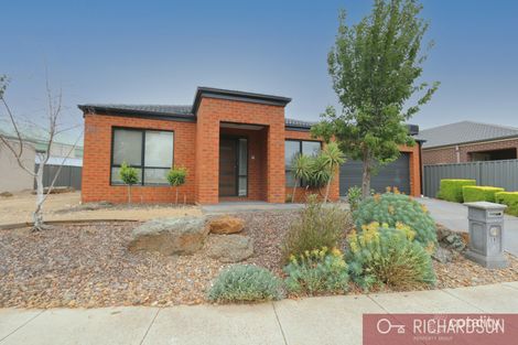 19 Mayesbrook Rd, Manor Lakes, VIC 3024