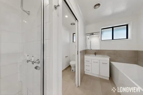 Property photo of 1 Collins Crescent Berwick VIC 3806