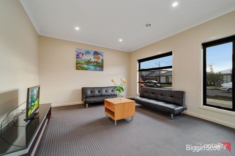 Property photo of 29 Dahlia Crescent Mickleham VIC 3064
