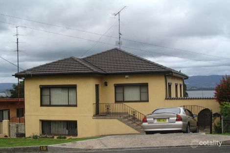 18 St Cloud Cres, Lake Heights, NSW 2502