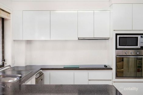 Property photo of 2/7 Rosewood Avenue Broadbeach QLD 4218