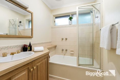 Property photo of 2 Julia Court Doncaster VIC 3108