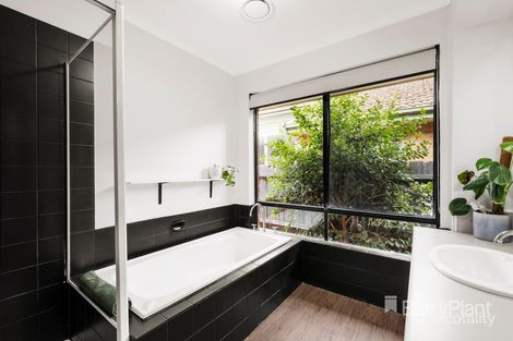 Property photo of 1 Wattletree Walk South Morang VIC 3752
