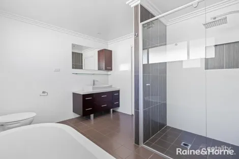 Property photo of 5 Blackwood Close Kelso NSW 2795