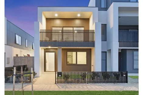 11 Davland St, Clyde North, VIC 3978