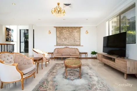 Property photo of 64 Hobart Place Illawong NSW 2234