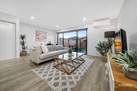 90 Viewbright Rd, Clyde North, VIC 3978