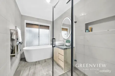 Property photo of 6 Newton Drive Cranbourne North VIC 3977