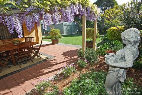 Property photo of 13 Jeeba Place Glenfield Park NSW 2650