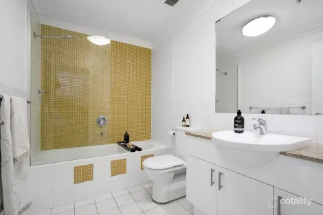 Property photo of 406/12 Howard Avenue Dee Why NSW 2099